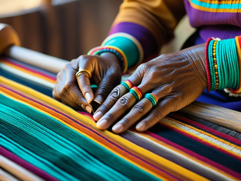 Artesano tejiendo patrones coloridos en textil indígena